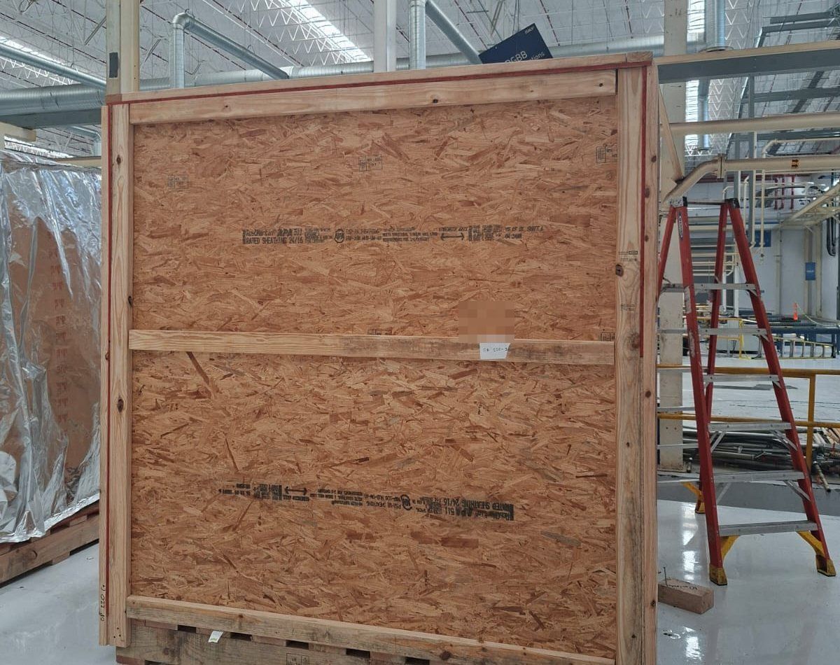 Huacales de madera cargados para exportación